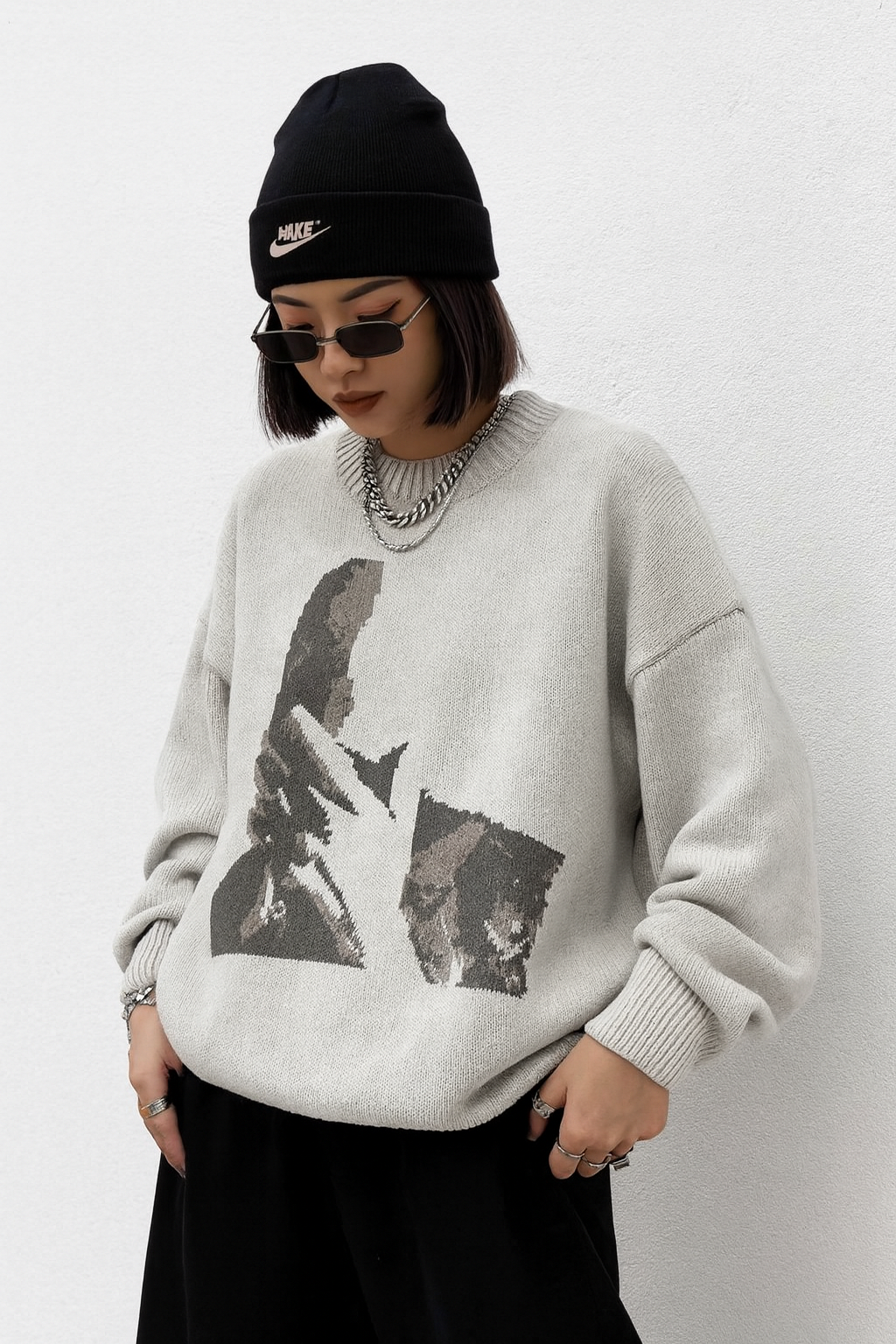 SHY SWEATER®