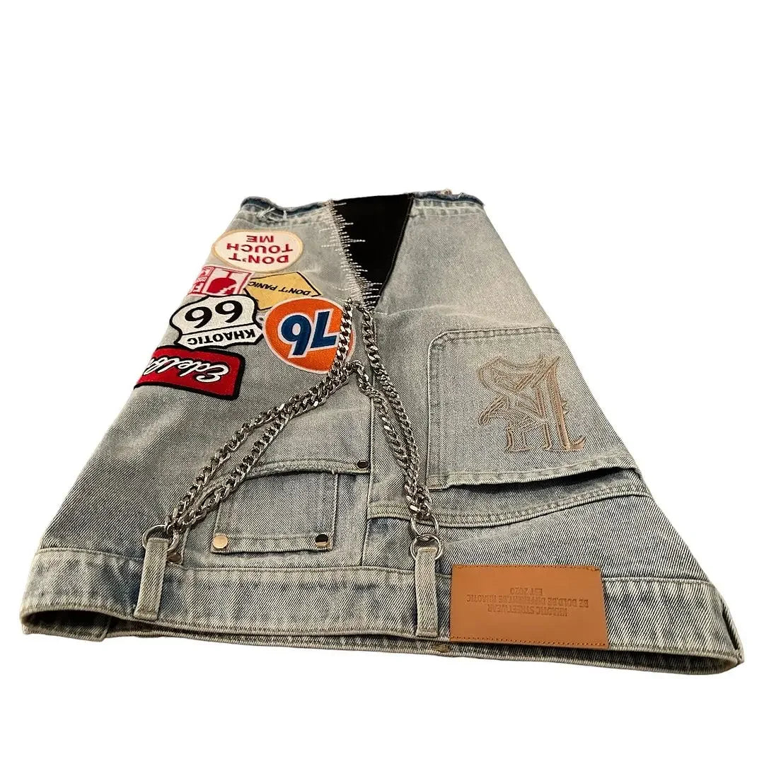 GRAPHIC PATHED DENIM JORTS®
